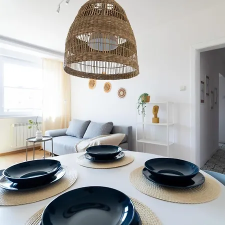 Seaside Modern Apartment *