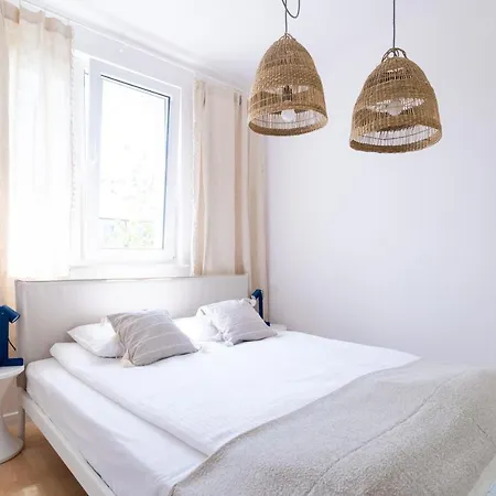 Seaside Modern Apartment *